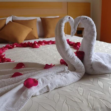 Hotel Golden Coral Tulcán Kültér fotó